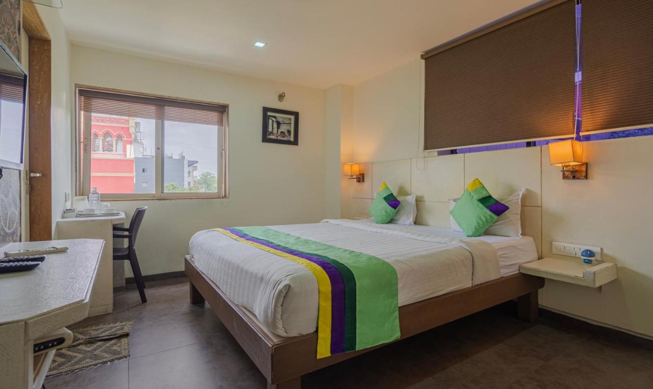 Hotel Casa, Vadodara Esterno foto