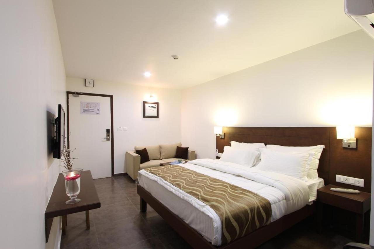 Hotel Casa, Vadodara Esterno foto
