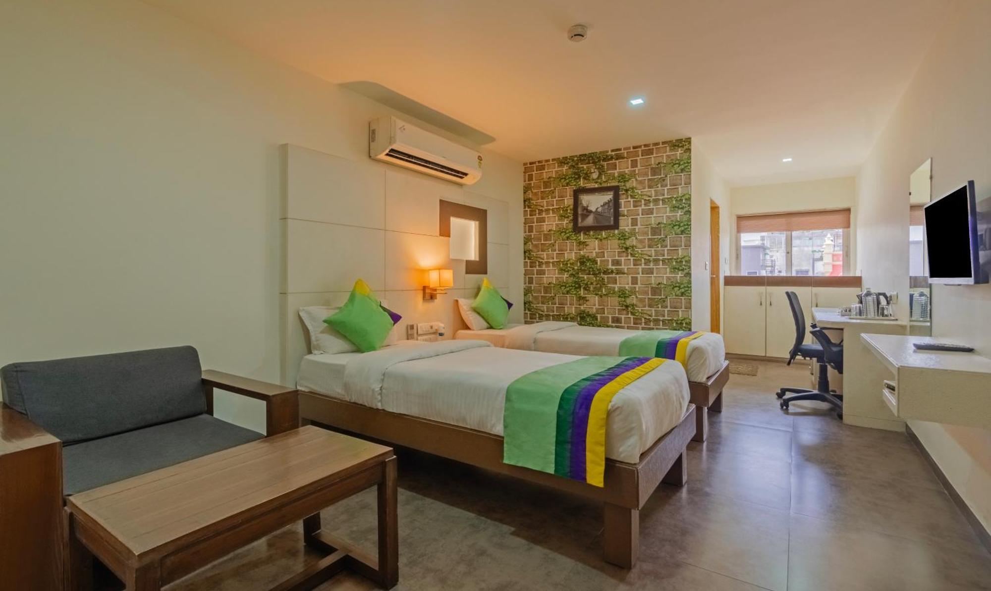 Hotel Casa, Vadodara Esterno foto