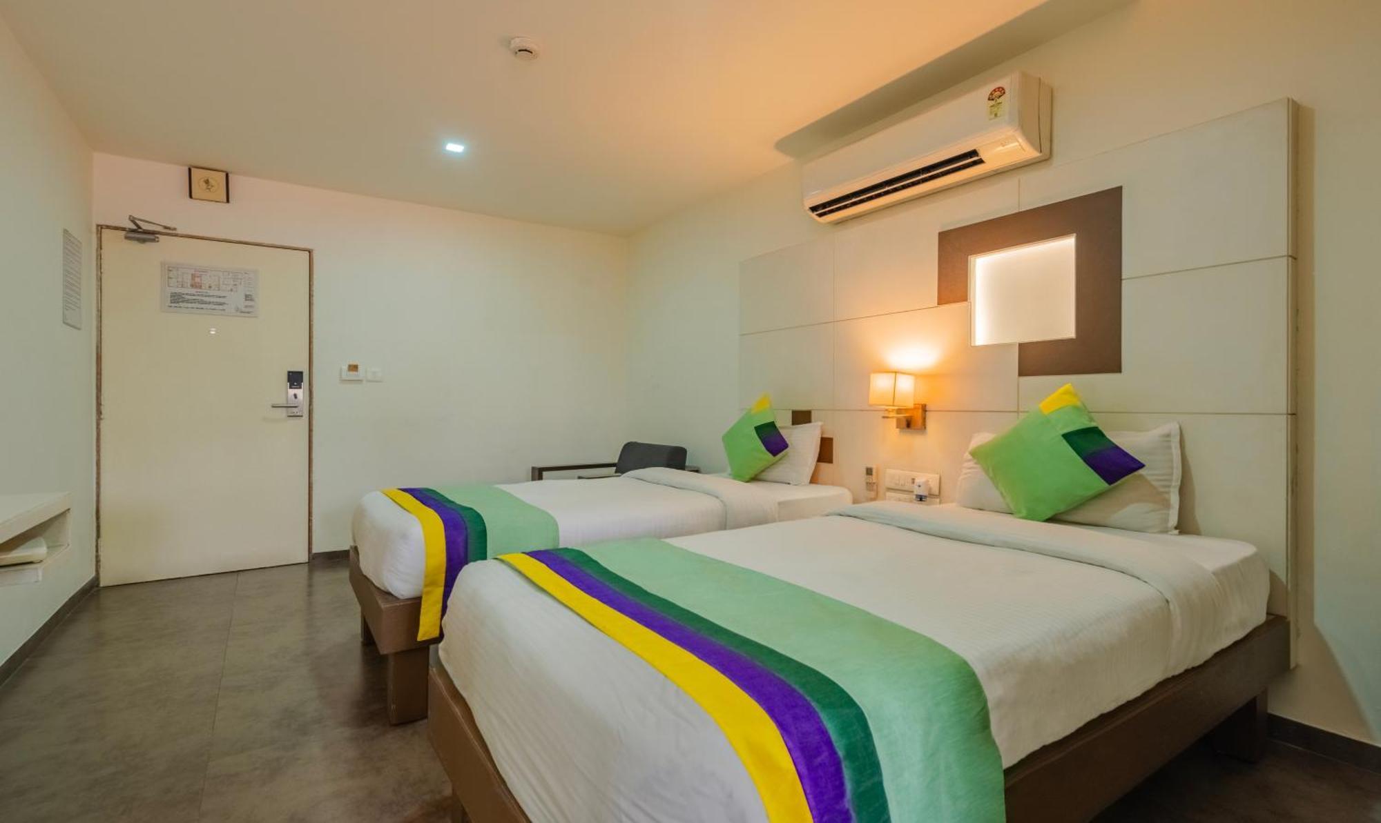 Hotel Casa, Vadodara Esterno foto
